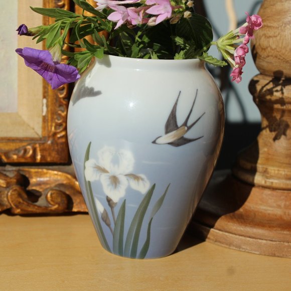 Royal Copenhagen Accents Royal Copenhagen Iris Swallow Small Vase